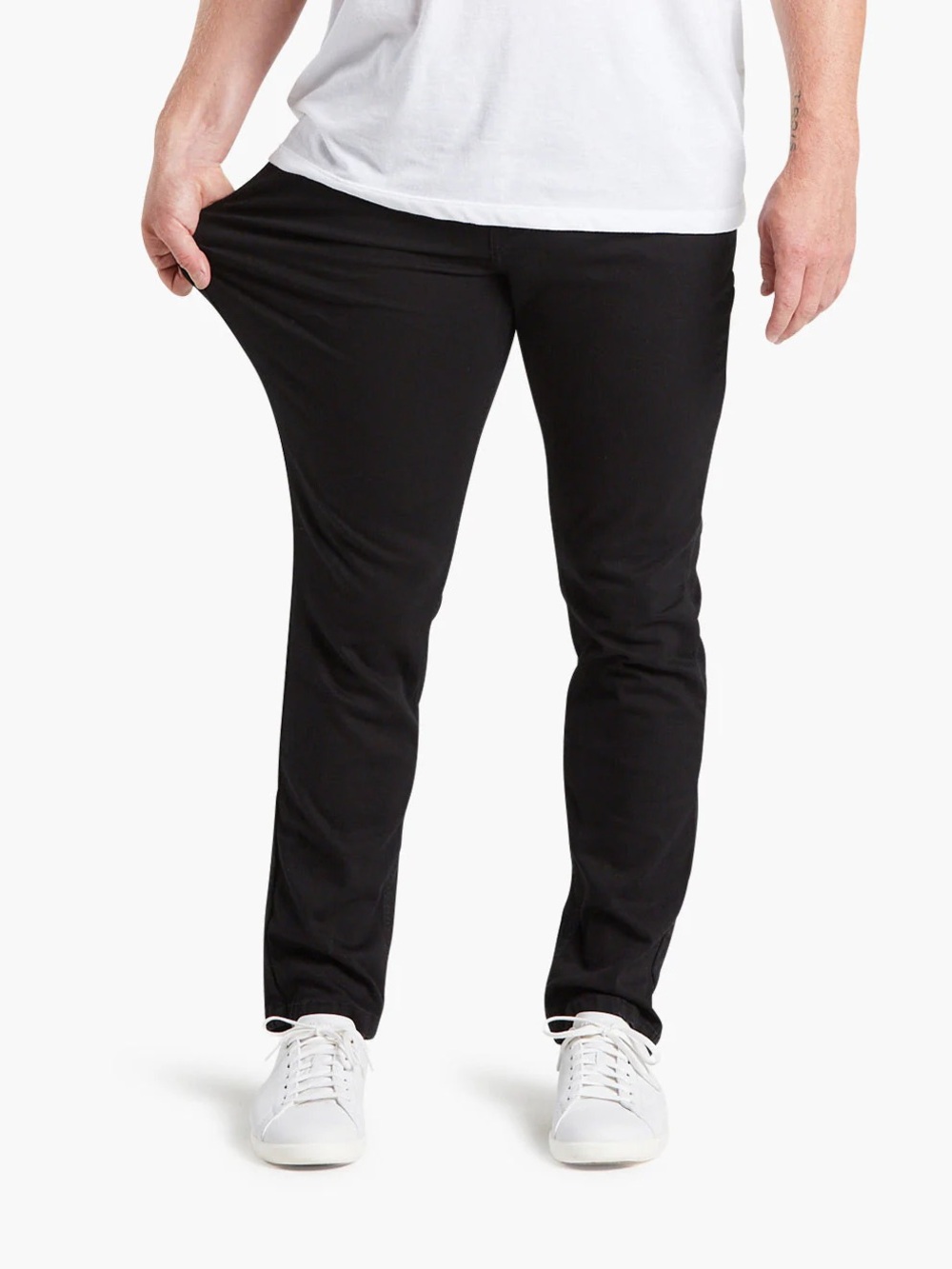 MUGSY Men’s size 34 x 29 Black Out Relaxed Fit Stretch Jeans